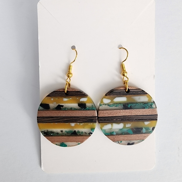 VINTAGE Resin Wooden Earrings - Picture 2 of 2